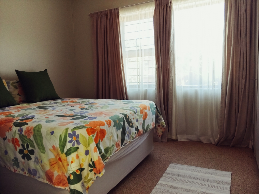 6 Bedroom Property for Sale in Bayview Western Cape